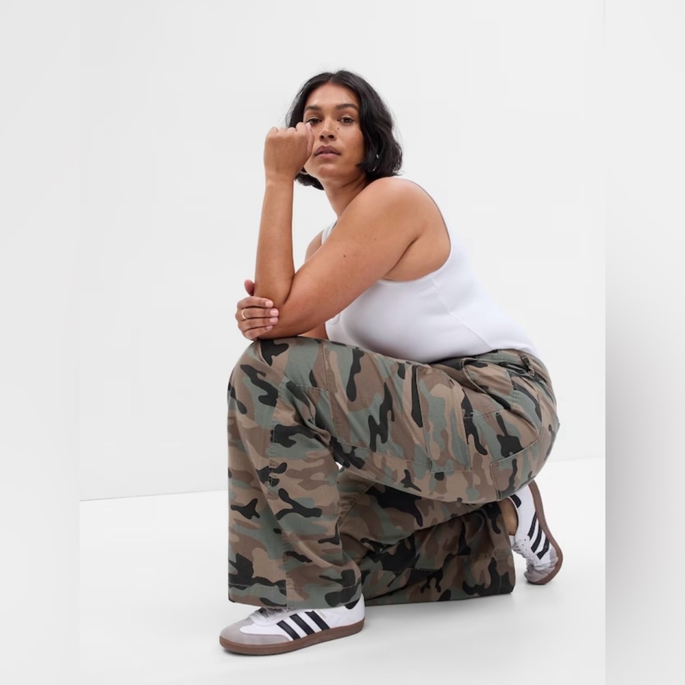 GAP Camo Loose Khaki Cargo Pants.  New with Tags.  Size 18